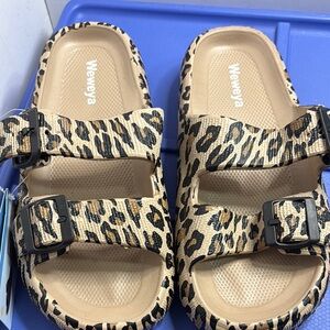 Weweya Leopard Print Sandals 8-9 New With Tags